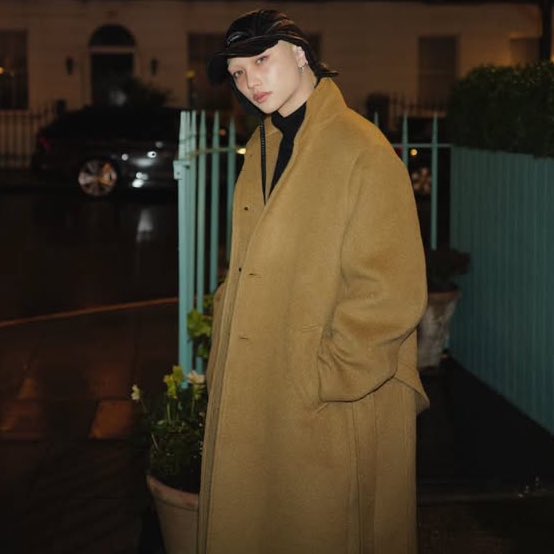 spearhyunnie's tweet image. FELIX BLEACHED EYEBROWS