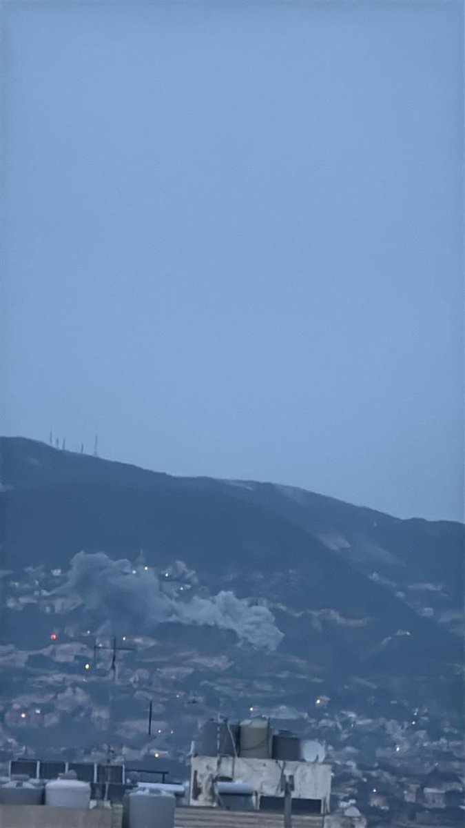 TheCradleMedia's tweet image. BREAKING | Israeli warplanes bomb Jarjouaa and Kfour, and bomb Qennarit for the second time in southern Lebanon.