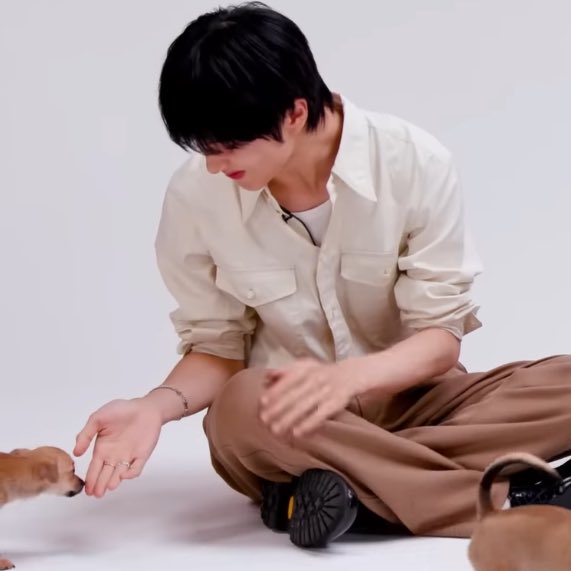 hmm..⌵̈⃝ tweet media