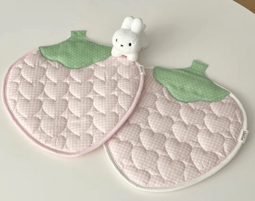 tinyfluffyx's tweet image. Pre แผ่นรองจาน รองแก้ว  🎀

มีขอบสีขาว/ชมพู

ขนาดใหญ่(29*35cm)
🍓 255฿ มัดจำ 100฿

ขนาดเล็ก(14*15)
🍓 205฿ มัดจำ 100฿

💟 ค่าส่งในไทย ไปร (eco) 30฿ / flash 40฿

⚠️ รอของประมาณ 20 วัน