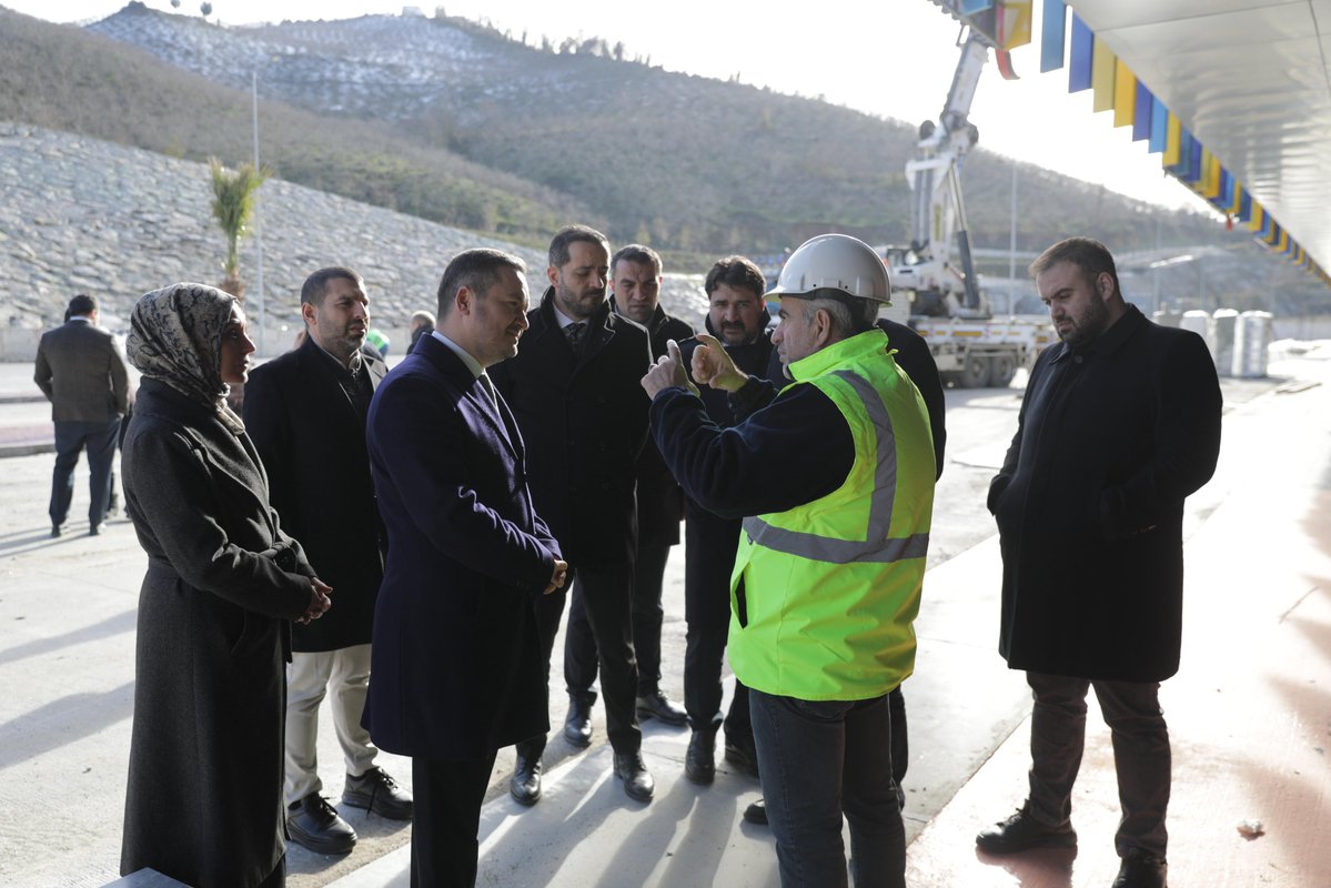 İl Yönetim Kurulu Üyelerimiz ve İl Sağlık Müdürümüz Sayın Dr. Emrah Çelenk ile birlikte yapımı devam eden Şehir Hastanemizi yerinde inceledik.

Şehrimizin sağlık altyapısını güçlendirecek, modern donanımı ve yüksek hizmet kapasitesiyle vatandaşlarımıza uzun yıllar nitelikli