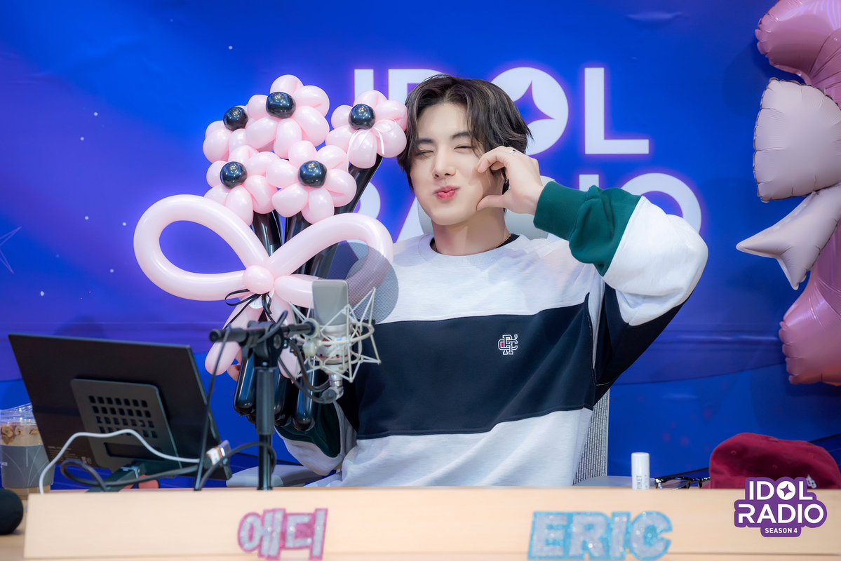 idolradiokorea's tweet image. [#아이돌라디오4 앨범 260119]

EP#190 이게 바로 빵빵즈의 우정❣️ 복작복작 에디 1주년 파티🥳(DJ 에릭)

사계절을 지나 다시 겨울!
기특하게 성장한 에디지만..!
아직은 1살, 뽀짝뽀짝 아가 디제이랍니다💗
1년 동안 함께해 준 돌랑이들 고마워요!

@THEBOYZ_officl

#MBC #IDOLRADIO #아이돌라디오…