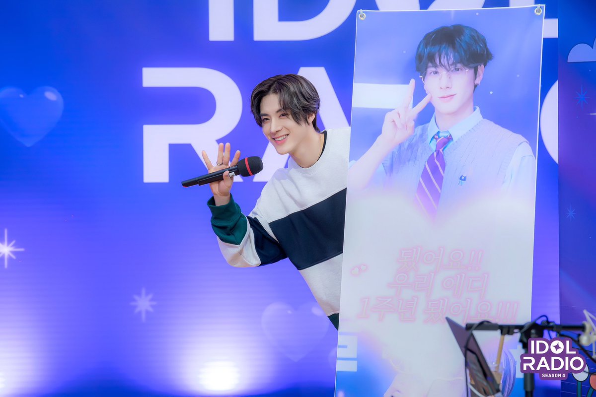 idolradiokorea's tweet image. [#아이돌라디오4 앨범 260119]

EP#190 이게 바로 빵빵즈의 우정❣️ 복작복작 에디 1주년 파티🥳(DJ 에릭)

사계절을 지나 다시 겨울!
기특하게 성장한 에디지만..!
아직은 1살, 뽀짝뽀짝 아가 디제이랍니다💗
1년 동안 함께해 준 돌랑이들 고마워요!

@THEBOYZ_officl

#MBC #IDOLRADIO #아이돌라디오…