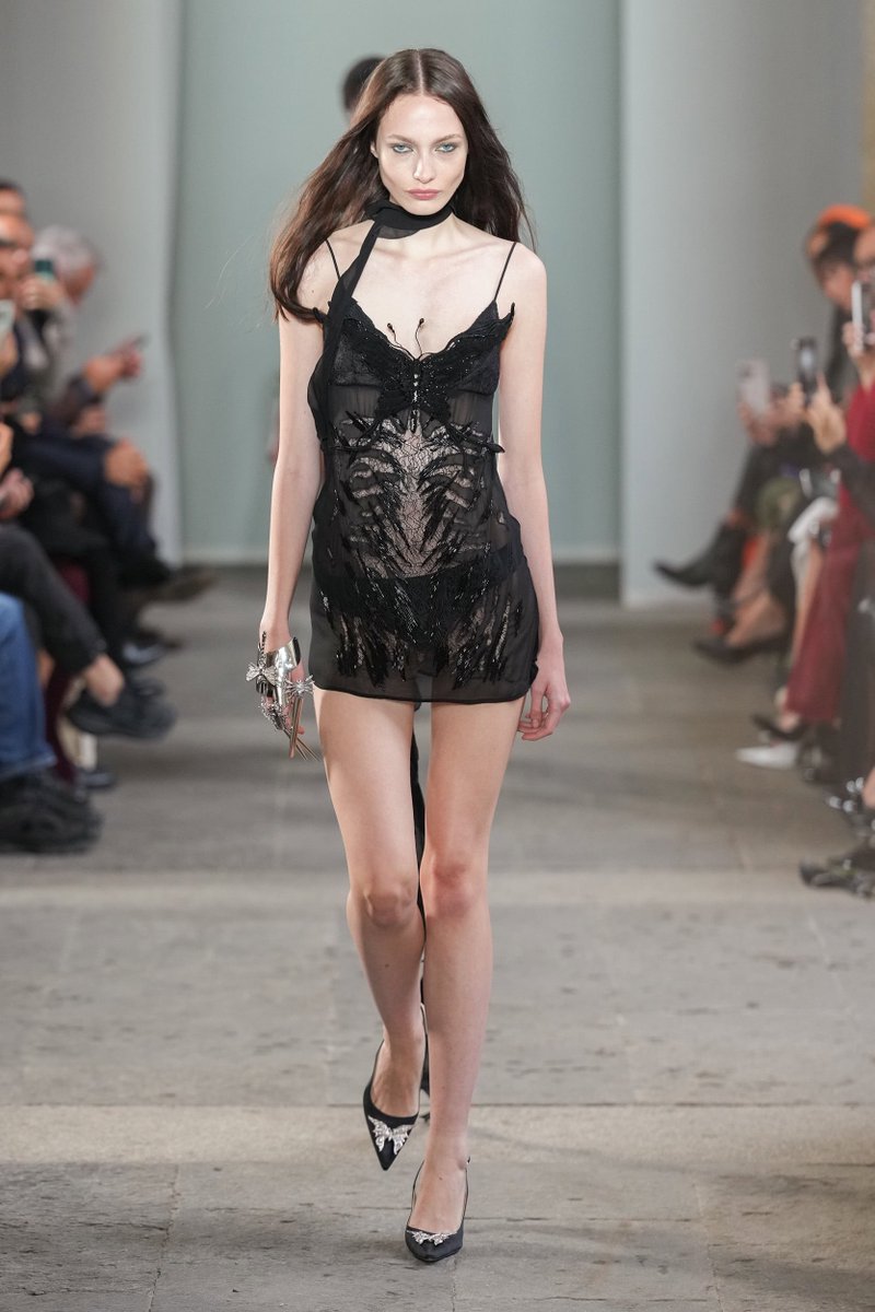 DvilCouture tweet media