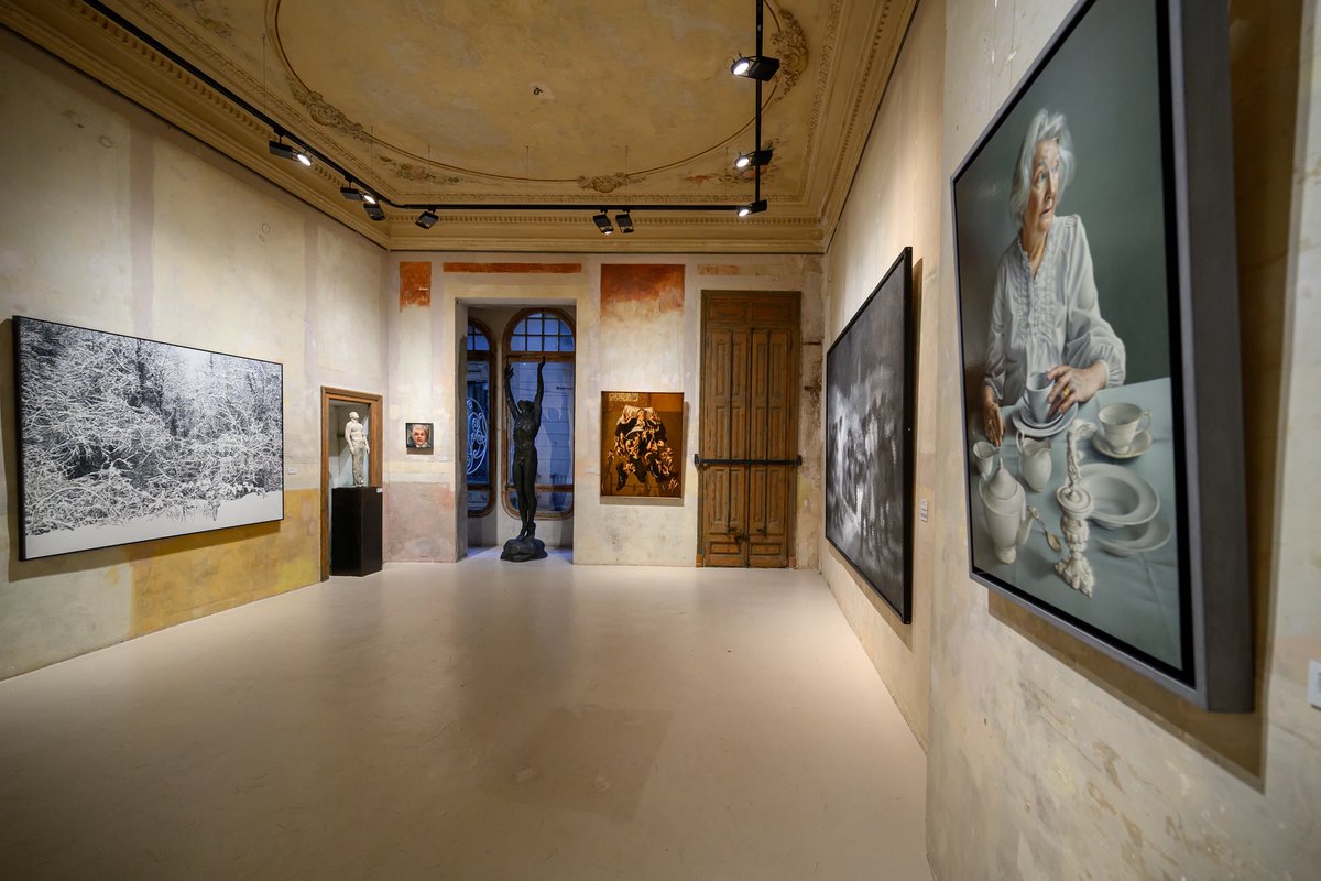 Miriam Escofet Artist tweet media