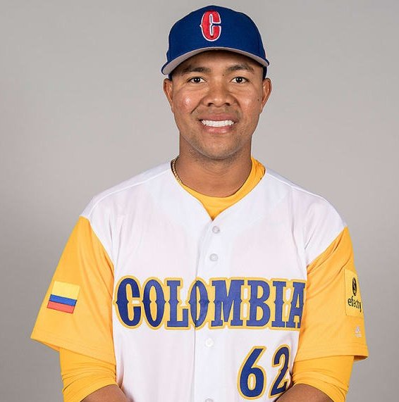 PeloterosCol's tweet image. 🇨🇴 JOSÉ QUINTANA CAPITÁN DE COLOMBIA🇨🇴

La Federación Colombiana de Beisbol anunció al experimentado lanzador zurdo José Quintana como capitán de Colombia para el Clasico Mundial.

Quintana con 14 años de experiencia en MLB, todo un referente para nuestros peloteros.