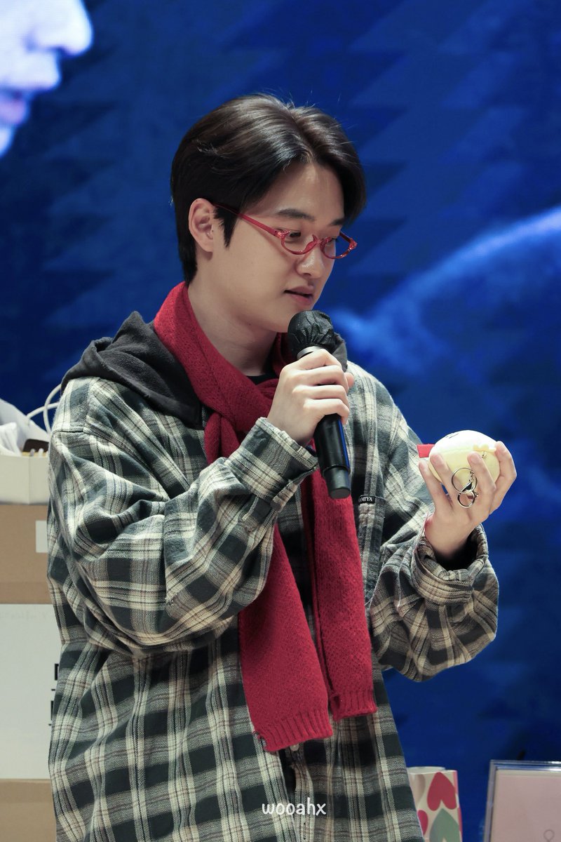 260121 #도경수 #DOHKYUNGSOO #디오

안경만두 앙!!!!!!!