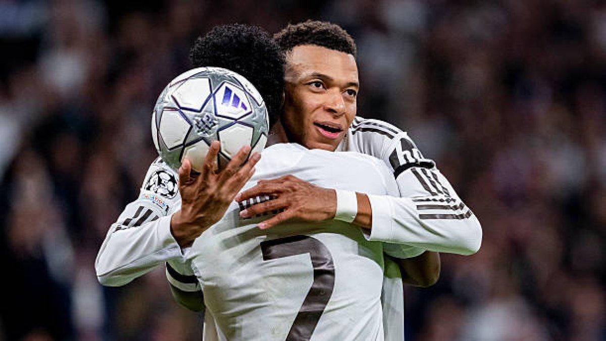 El Real Madrid vuelve a brillar en Europa

Los blancos firmaron una goleada en el Bernabéu con Mbappé y Vinícius como grandes protagonistas

El Real Madr...

edmradio.es/2026/01/21/el-…

#DEPORTES #bellingham #ChampionsLeague