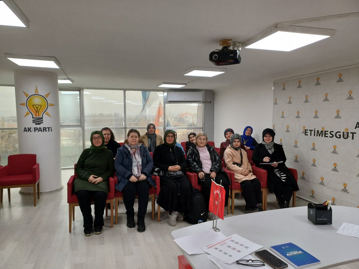 etimesgutkadn1's tweet photo. 📌 İlçe Kadın Kolları
Başkanımız Sn. Nurhan Bayhan’ın başkanlığında, İl Koordinatörümüz Sn. Hümeyra Aksoy ve yönetim kurulu üyelerimizin katılımıyla haftalık olağan toplantımızı gerçekleştirdik. Toplantımızın hayırlara vesile olmasını temenni ediyoruz. https://t.co/AqlAX5T9n3