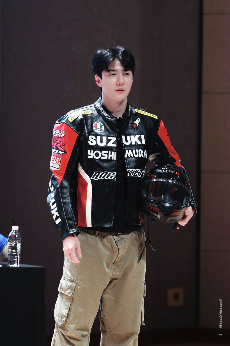 milkteus's tweet image. BIKER SEHUN 😩‼️