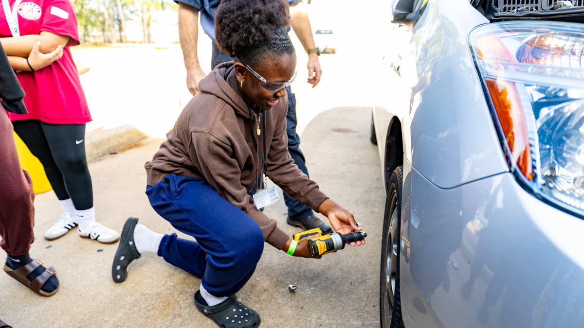 HumbleISD's tweet photo. 📸: @HumbleISD_CTE hosted 8th grade students from across Humble ISD on Tuesday, January 20 for #CTEDiscoveryDay where students had a hands-on opportunity to explore the different CTE offerings in Humble ISD as they prepare to choose courses for their freshman year. https://t.co/u7IOaDQKXD
