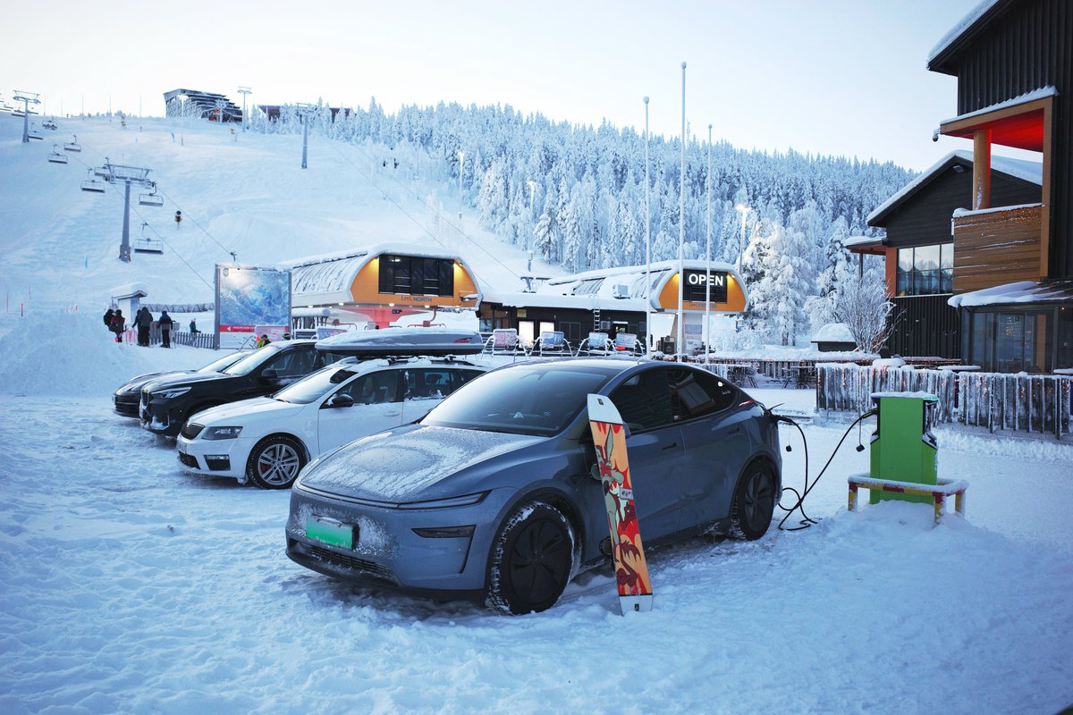 Tesla_Asia's tweet image. From Shanghai🇨🇳 to Lapland🇫🇮 in 37 days. Wandering the Arctic Circle with Tesla in winter ⚡️❄️

📸：大头Solo