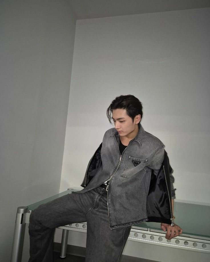 fakeassrivalry's tweet photo. — #KeJay #JakeJay few tweets AU.
[Respati-Nareswara Universe]

; biasanya, respati yang nenangin nareswara. hari ini, respati yang ditenangin. perihal adorasi yang melampaui batas, "bahkan kalo kita gak bicara, cukup kamu ada, aku udah merasa cukup, yes." hanya tanpa suara. https://t.co/GduF0jvGns