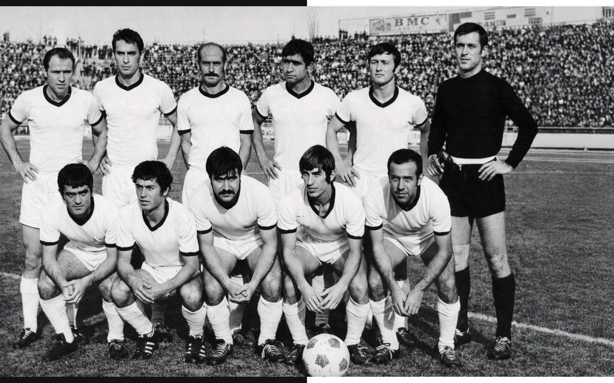 112 Yıllık bir kulüp olarak tarihimizde fazlasıyla anı, fazlasıyla mutluluk, ter, göz yaşı ve emek var ⚪️⚫️

Unutulmaması gerekenler var ve unutulmayacaklar.

1970-1971 sezonu kadromuz. Bugünün Süper Lig'ini 8. olarak tamamlayan takımımızdan Ayaktakiler-Oturanlar.

Soldan Sağa;
