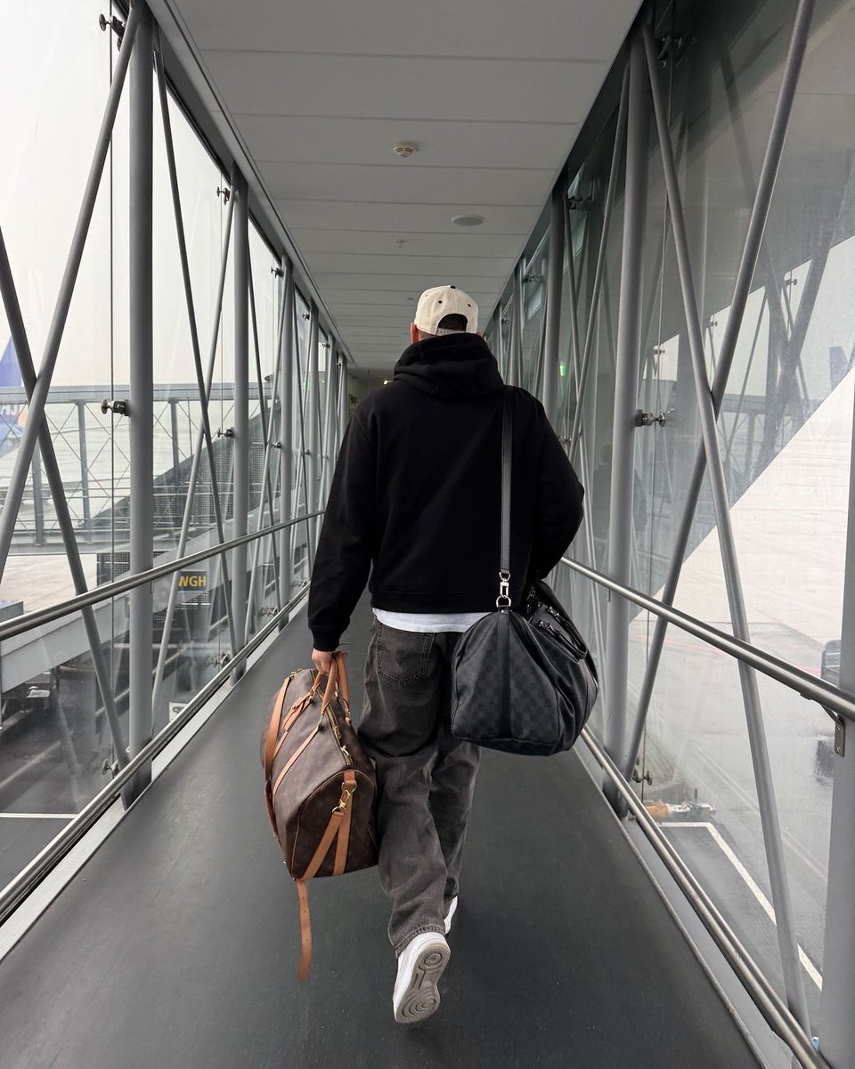 fcrkeeps's tweet image. Still can’t believe that Catherine got me to travel to fuck ass Utah at 8:30am. Which means, leaving our bed when it was still dark out. Whack ass behavior. 🫩

Anything for my baby. Being able to love and support her is my favorite thing. 🖤