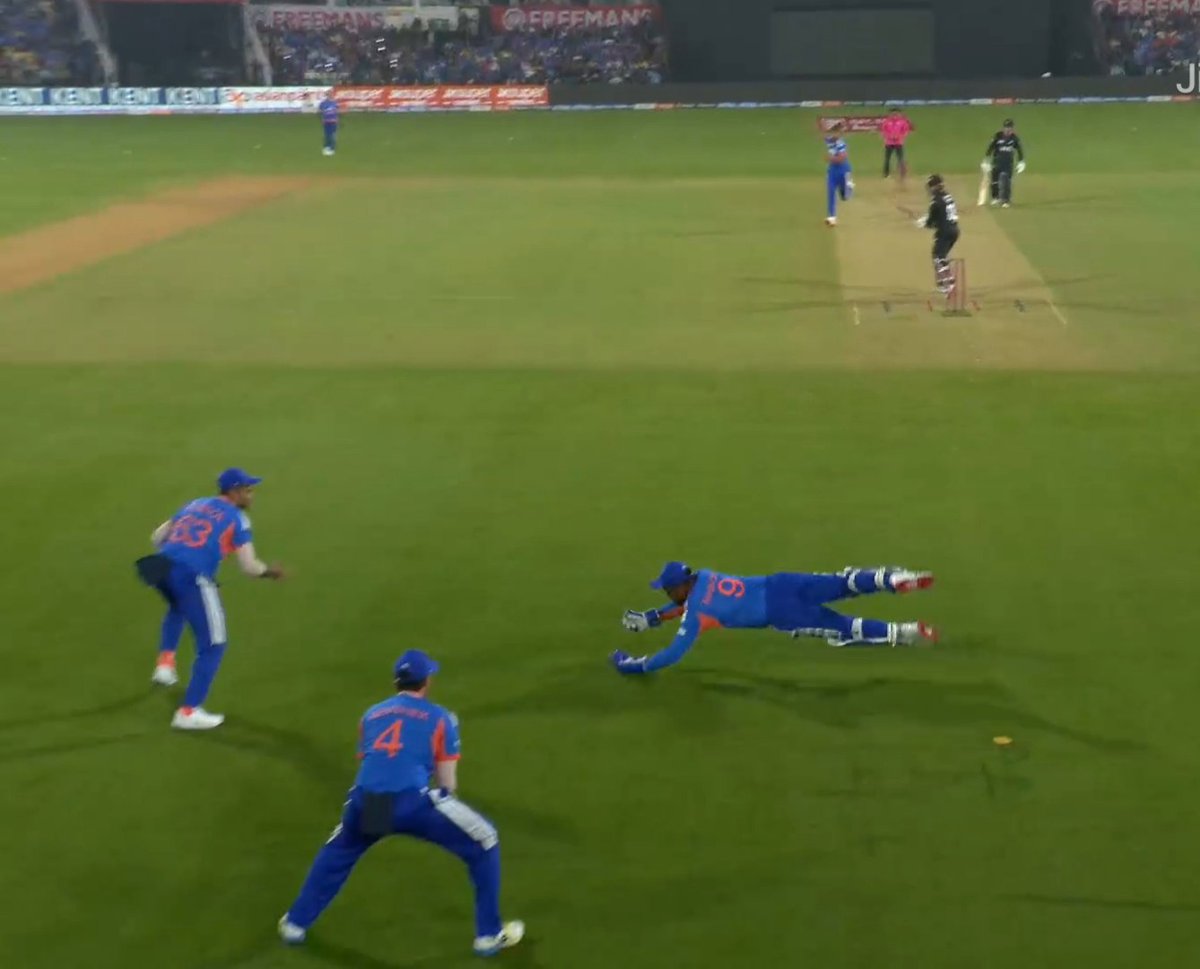 Global_Cric's tweet image. That is some catch from Sanju Samson 🚨 

#INDvsNZ #NZvIND