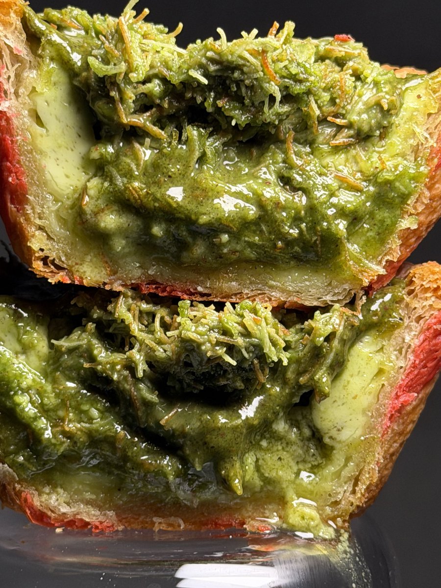 thecuriousdan2's tweet image. ปัดฝุ่นสกิล #shotoniphone สักหน่อย ว่างพักเที่ยง เลยเอา yolk มาผ่าเล่นแล้วจัดไฟโง่ ๆ ใช้ไอโฟนถ่าย ไม่ edit ไรเพิ่ม เน้นถ่ายจบหลังกล้อง