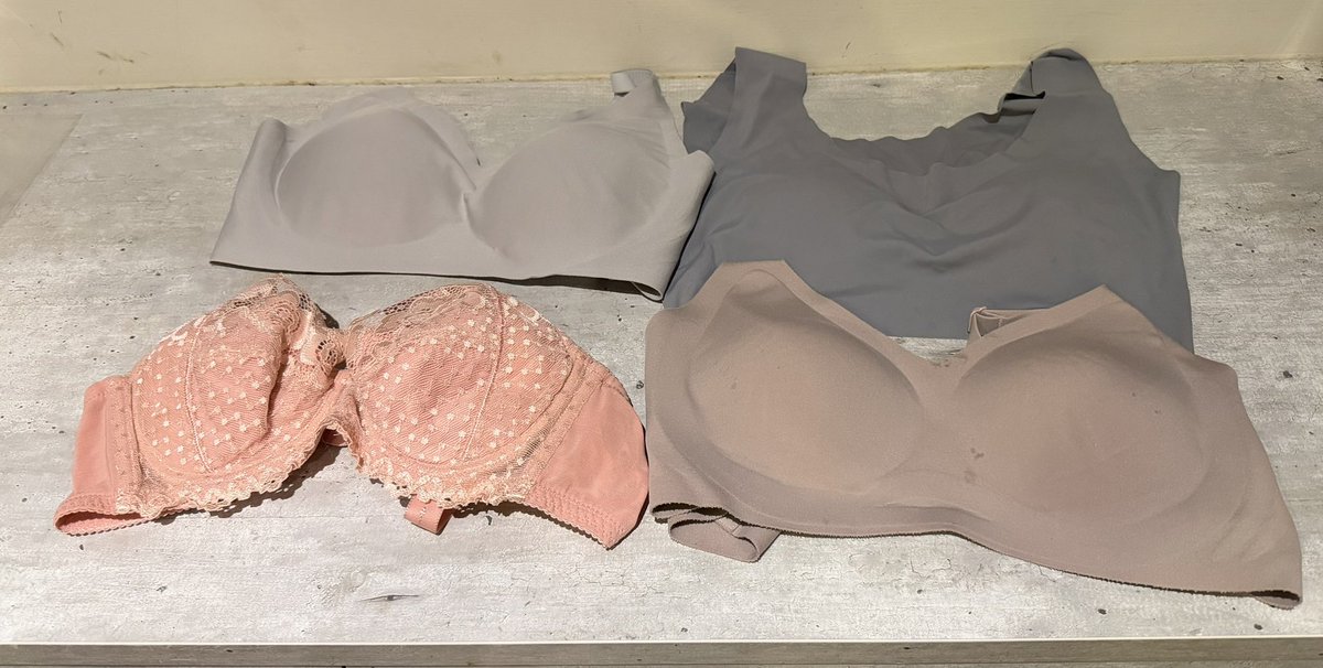 PiPiChanH's tweet image. 翻到壓箱不穿淘汰ㄉ內衣
超便宜出清不附穿照 
一件300元+運60
快帶走～～～速寄出💓乳香內衣哈嘶