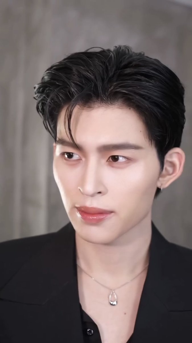 OH_duckyHUN's tweet image. หน้าขาวผ่องใสกว่าอนาคตของฉันอีก

POND PERMPOON WITH CHARMISS
#CharmissxPondNaravit