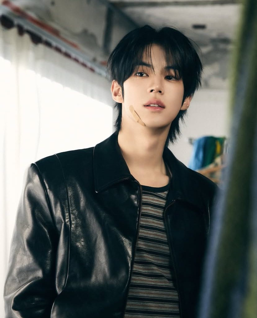 torazup's tweet image. 05 ไลน์ทูอัสคือหล่อไม่ทับไลน์กันเลยอะ โดฮุนจะออกแนวซน ๆ หล่อเกเร หล่อขี้แกล้ง ทรงนี้เป็นพระเอก ส่วนยองแจก็จะหล่อมาดนิ่ง หล่อภูมิฐาน หล่อแบบพระรองที่เป็นของประชาชน สมแล้วที่มีคนตั้งคำถามว่าเพลดิสมันไปหาสองคนนี้มาอยู่วงเดียวกันกันได้ไง โคตรเริ่ด หัวแถว