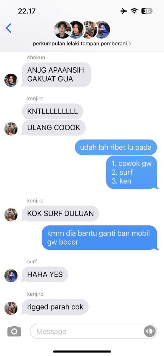 FIRSOLMAYO's tweet image. ya kira kira begini chat mereka sehari hari