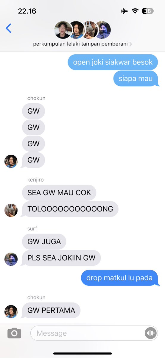 FIRSOLMAYO's tweet image. ya kira kira begini chat mereka sehari hari