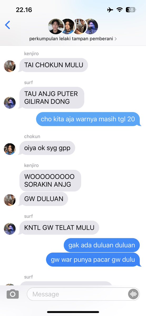 FIRSOLMAYO's tweet image. ya kira kira begini chat mereka sehari hari