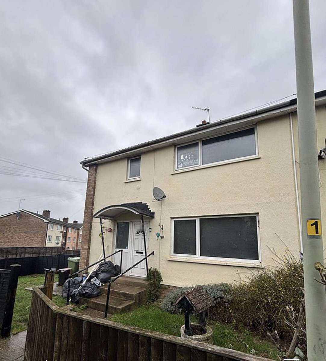 JamesPGoddard90's tweet image. MOTHER OF 10 FACES JAIL FOR KEEPING A SLAVE IN HER HOME FOR 25 YEARS

▪️Amanda Wixon, 56, agreed to take in the victim, who was then of secondary school age, for a weekend in 1996 – but kept her until 2021 when the slave used a phone she had secretly hidden to raise the alarm.…