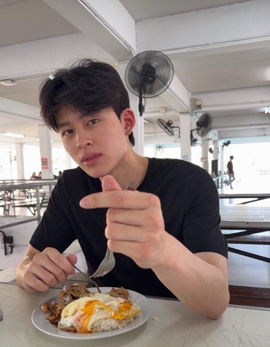 Me : “Pond, rak chan wuv mui?”

Pond :