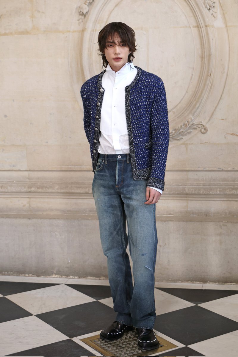 Hyunjin attends the Dior Men’s Fall/Winter 2026 show at Paris Fashion Week.

#Hyunjin #DiorWinter26