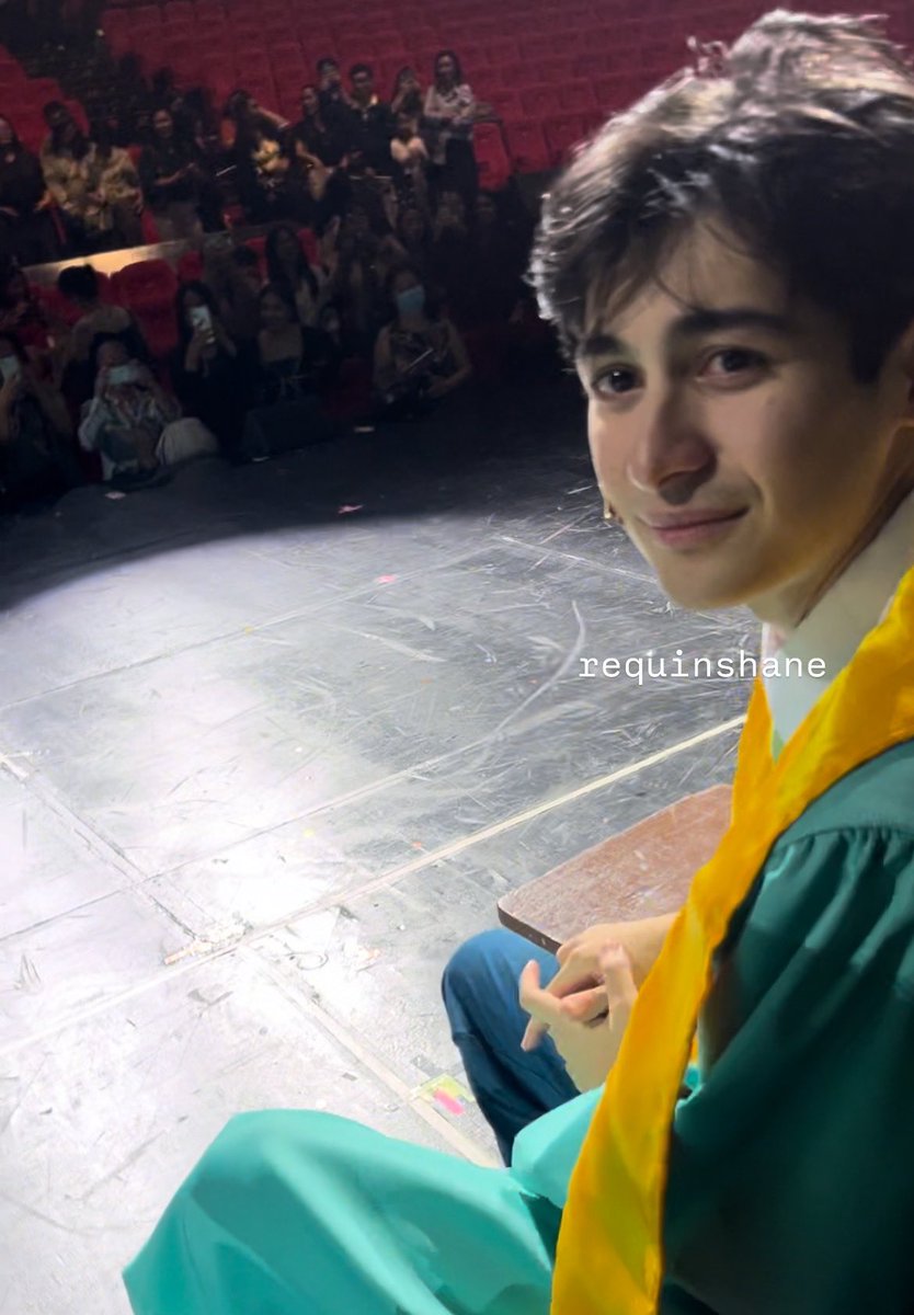 requinshena's tweet photo. alam kong sobrang proud ka rin sa sarili mo, andres!! 😭😭 di ko kinakayaaa #bagetsthemusical https://t.co/JdKaRPb6x0