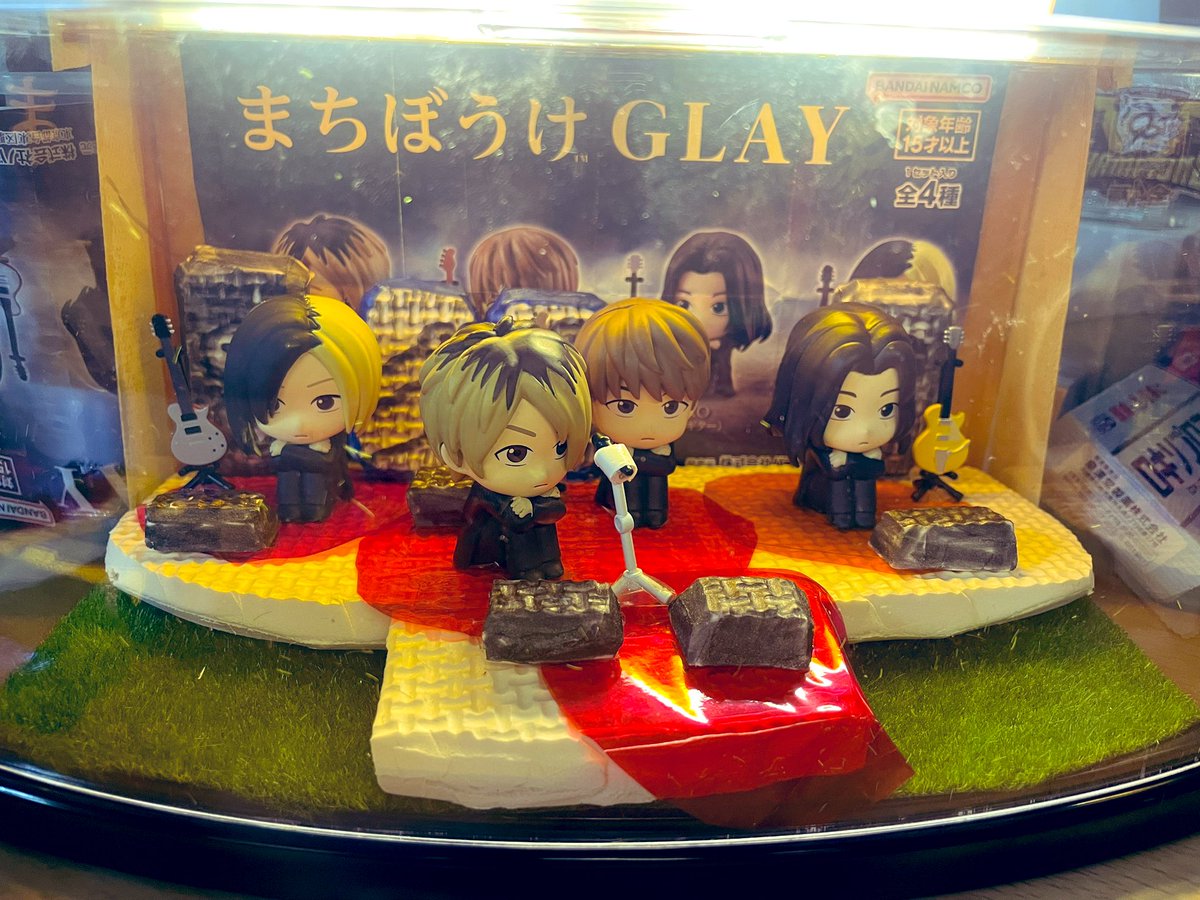 tatsuH516's tweet photo. GLAY待ちぼうけシリーズ。
嫁さんと100���握りしめて
2500円😊
 なんと、5回で 全員揃いました🤣🤣🤣

みんな カッコイイわ 

 #GLAYまちぼうけ 
 #GLAY
 #梅田
 #HEPファイブ 
 #がちや 
  #大阪 https://t.co/8gECOAmgRD