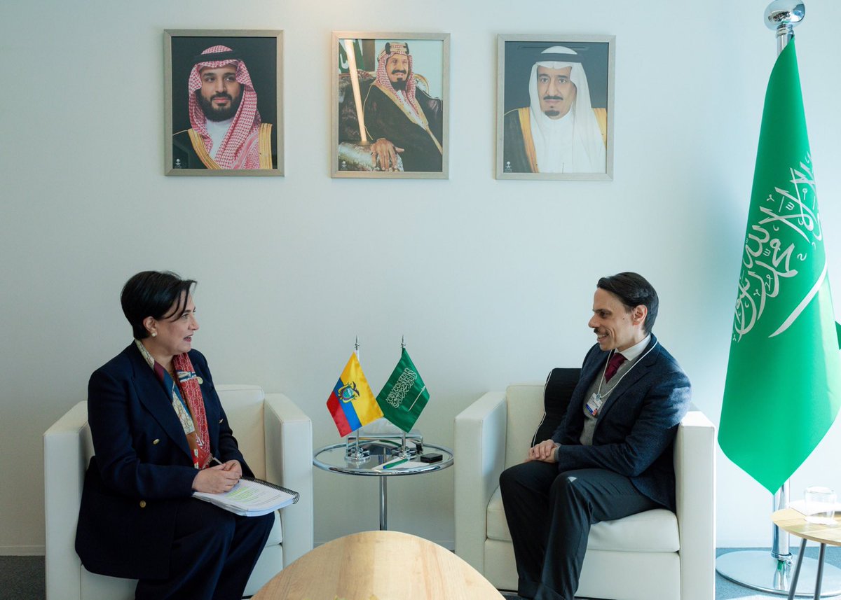 🔔 | الشبكة السعودية الإخبارية SNN

سمو وزير الخارجية الأمير #فيصل_بن_فرحان؛ يلتقي معالي وزيرة الخارجية والحراك البشري في جمهورية الاكوادور السيدة غابرييلا سومرفيلد، وذلك على هامش منتدى "دافوس 2026".