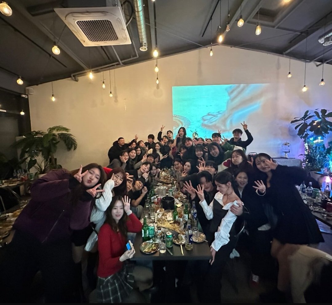 비ᰔᩚ tweet media