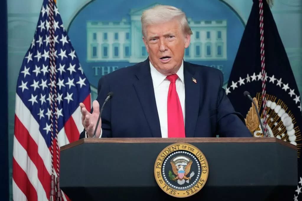 Trump: “Bence Tanrı benden memnun.”

Terör devleti İsrail, faşist ve ırkçı Yahudi ordusu 2 yıl içinde Gazze’de 1 milyon sivili soykırımla katletti ve bu soykırım senin desteğinle oldu. 
Yahudi lobisi emrettiği için fakir ve çaresiz Venezuela halkının petrolüne, petrol