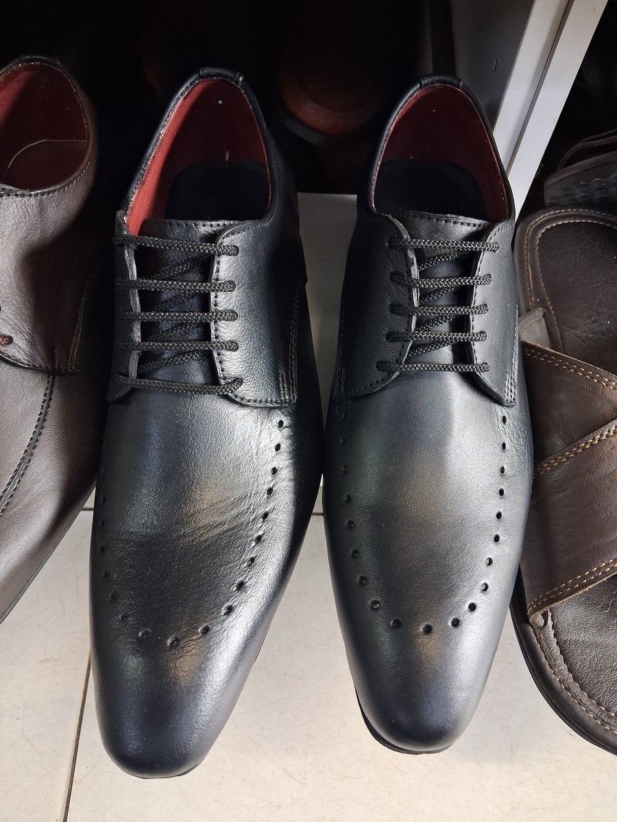 DEHWEAR's tweet photo. *NEW DESIGN JUST LANDED!*
Price: $45 per pair.
Pure Leather✅
Soft rubber sole✅️
#Dehwear #Isikhumba #HandmadeInZW. https://t.co/AxsNCylNce