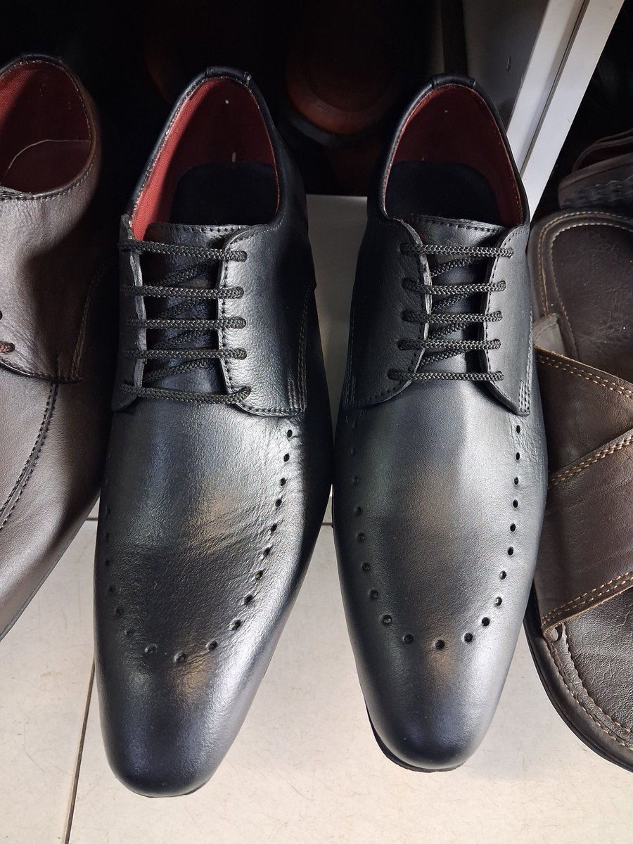 DEHWEAR's tweet photo. *NEW DESIGN JUST LANDED!*
Price: $45 per pair.
Pure Leather✅
Soft rubber sole✅️
#Dehwear #Isikhumba #HandmadeInZW. https://t.co/AxsNCylNce