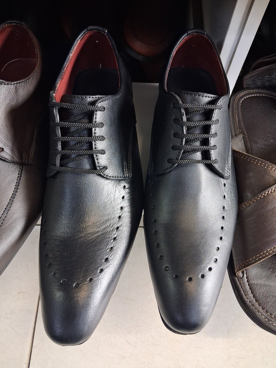 DEHWEAR's tweet photo. *NEW DESIGN JUST LANDED!*
Price: $45 per pair.
Pure Leather✅
Soft rubber sole✅️
#Dehwear #Isikhumba #HandmadeInZW. https://t.co/AxsNCylNce