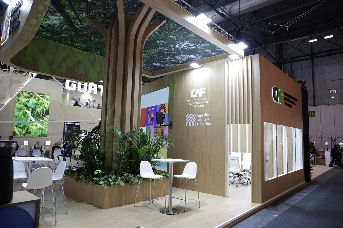 🇪🇸 Este miércoles inició #FITUR2026 en Madrid, una de las principales ferias de turismo del mundo, y CAF está presente.

Por tercer año consecutivo participamos en este espacio de encuentro con gobiernos, sector privado y organismos multilaterales para dialogar sobre el turismo