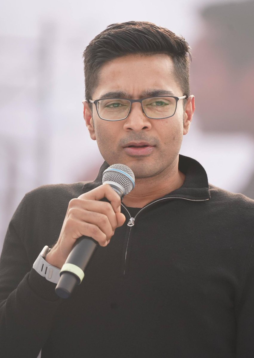 ABDigitalJoddha's tweet image. বাংলার কণ্ঠরোধ করার ক্ষমতা কারও নেই! দমানো যাবে না এই জনজোয়ার। মনে রেখো, যতই করো হামলা, আবার জিতবে বাংলা!

#AbarJitbeBangla #AbhishekBanerjee #PeoplePower #AmiBanglarDigitalJoddha