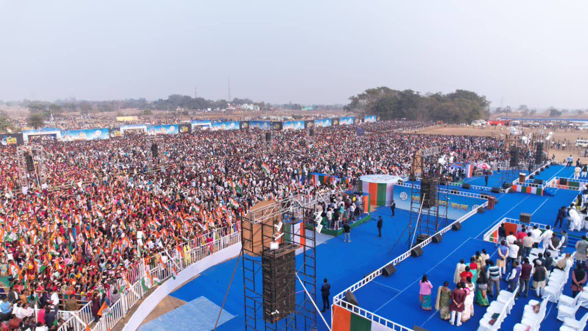 ABDigitalJoddha's tweet image. বাংলার কণ্ঠরোধ করার ক্ষমতা কারও নেই! দমানো যাবে না এই জনজোয়ার। মনে রেখো, যতই করো হামলা, আবার জিতবে বাংলা!

#AbarJitbeBangla #AbhishekBanerjee #PeoplePower #AmiBanglarDigitalJoddha