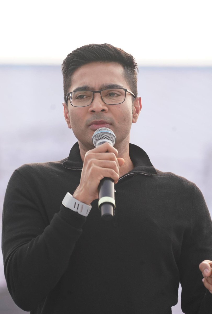 ABDigitalJoddha's tweet image. বাংলার কণ্ঠরোধ করার ক্ষমতা কারও নেই! দমানো যাবে না এই জনজোয়ার। মনে রেখো, যতই করো হামলা, আবার জিতবে বাংলা!

#AbarJitbeBangla #AbhishekBanerjee #PeoplePower #AmiBanglarDigitalJoddha