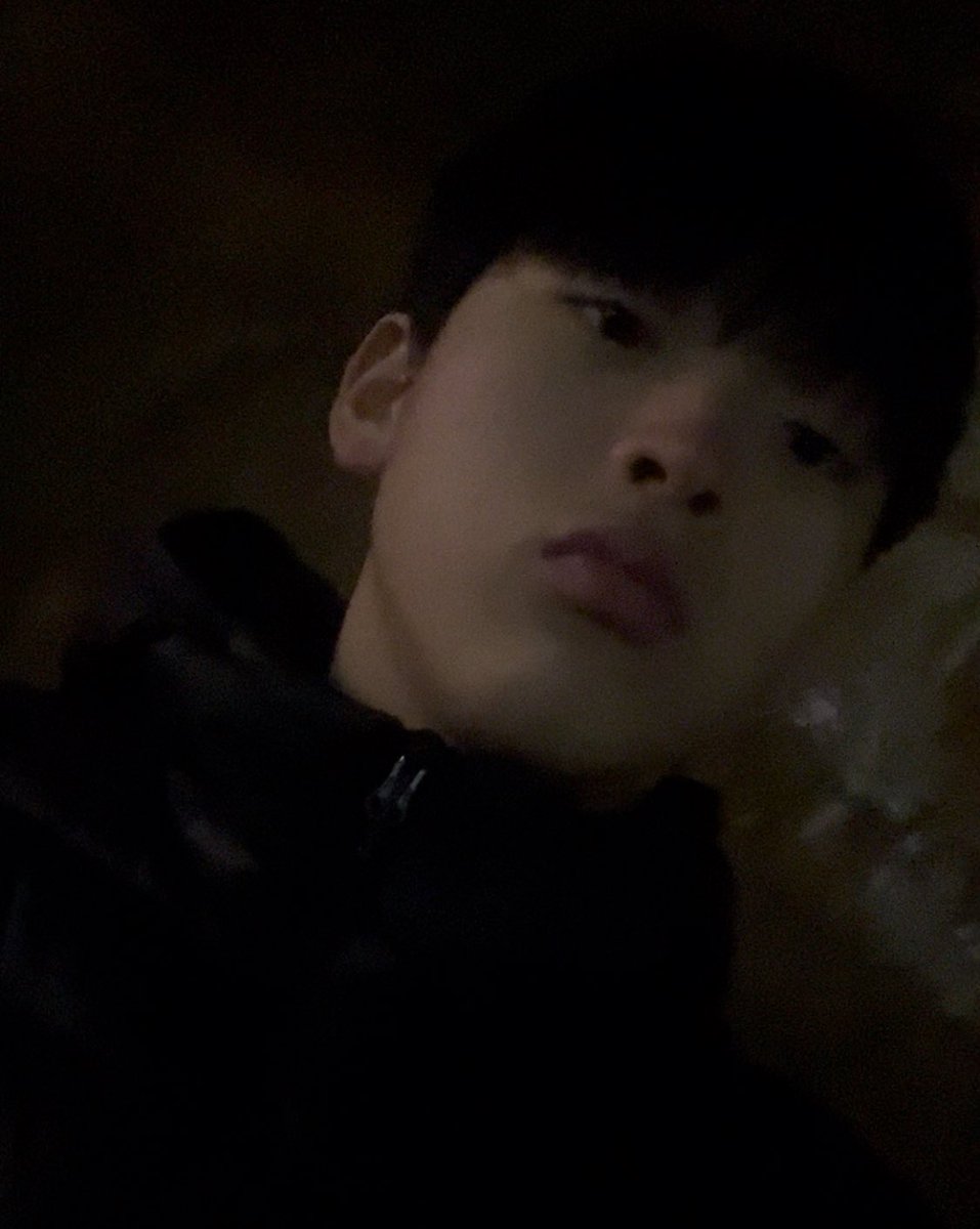 느좃 tweet media
