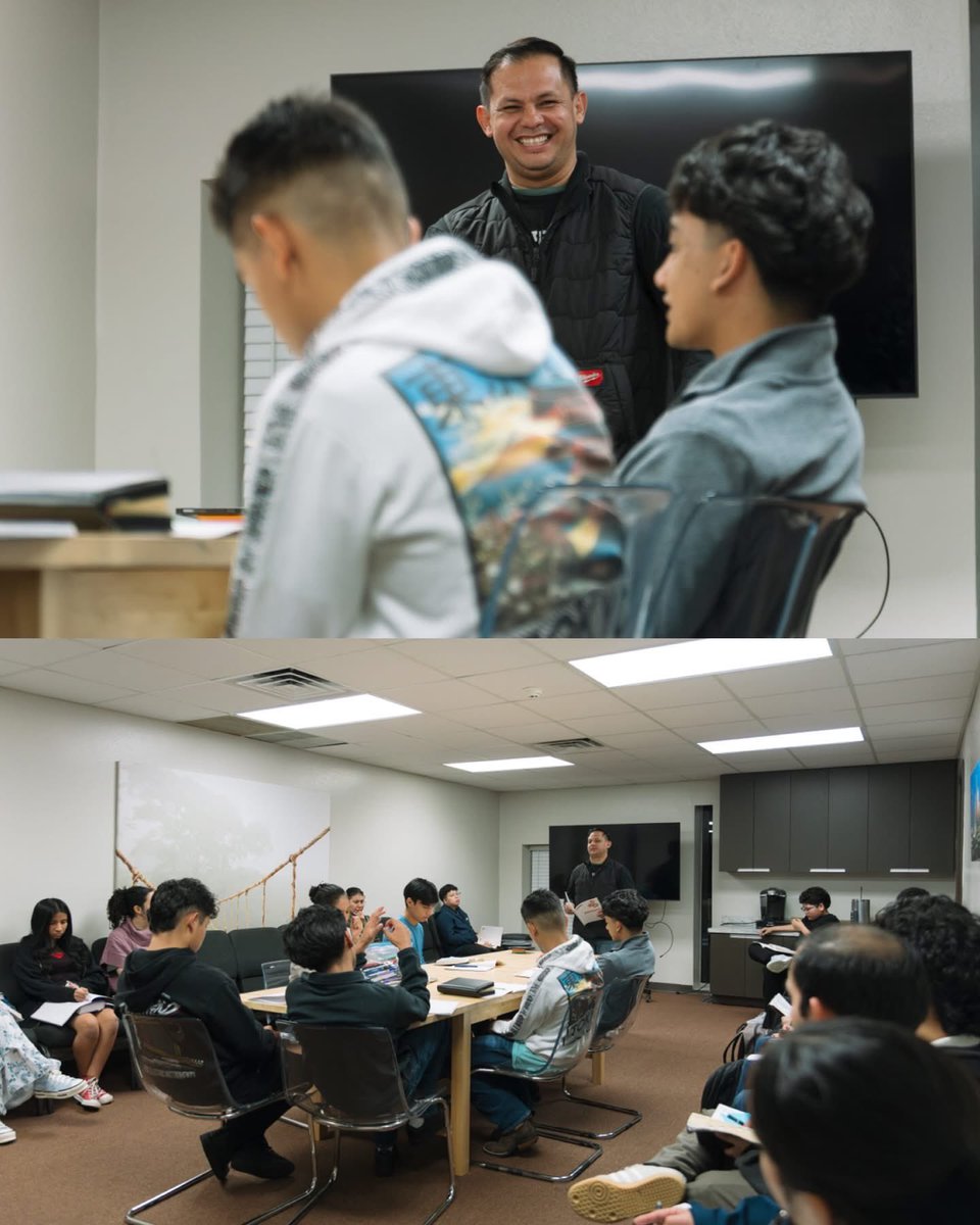 Discipulado en Acción!
Increíble ver la gran asistencia en nuestras clases de Discipulado en inglés y español.

49 estudiantes comprometidos, creciendo en la Palabra y preparándose para servir mejor al Señor.

¡Dios está formando líderes para esta generación! 
#iglesiadeRoyalwood