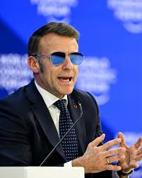TraductorTeAma's tweet photo. 🇺🇸🇫🇷 | Trump sobre Macron y sus lentes polémicos:

"Macron, lo vi ayer con esas preciosas gafas de sol, ¿qué le pasó." https://t.co/wqcGXWFZK0