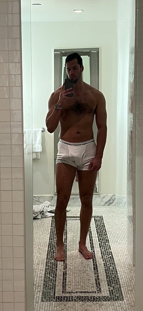 L'après midi avec toi ?
Repartage et je continue de montrer ma bite 😉