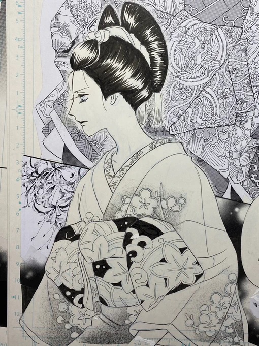 マンガも、もう手描きで着物柄を描く人は殆どいないと言われてる
これは私やアシさんが金彩模様などを参考に描いた柄
①の背景の彼岸花も別のアシさんの手描き点描コピー
デジタルで何でも描ける時代だけど、自分の手で金彩の美しい色彩感を紙面に再現できた時の喜びは絵を描く原点のように思える 