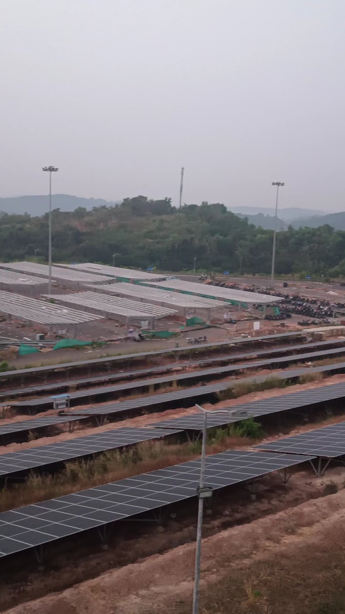 vokncnn's tweet photo. Kannur Airport : Solar Project Construction Status
Update as of January 21, 2026

One side of the parking has been complete. Next will be the otherside.

📸 Jishnu PP

#kannurairport #kannurinternationalairport #solarpowerproject https://t.co/QomXuPS8IT