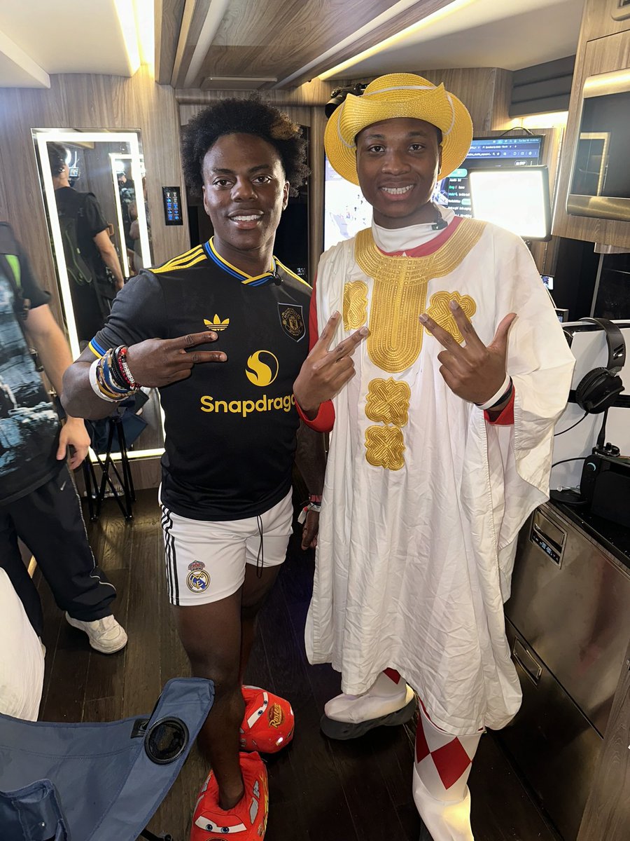 Rynenzo_updat3s's tweet photo. THE FIRST NIGERIAN STREAMER TO MEET ISHOWSPEED⭐️🇳🇬 https://t.co/1JNnyiFIE8