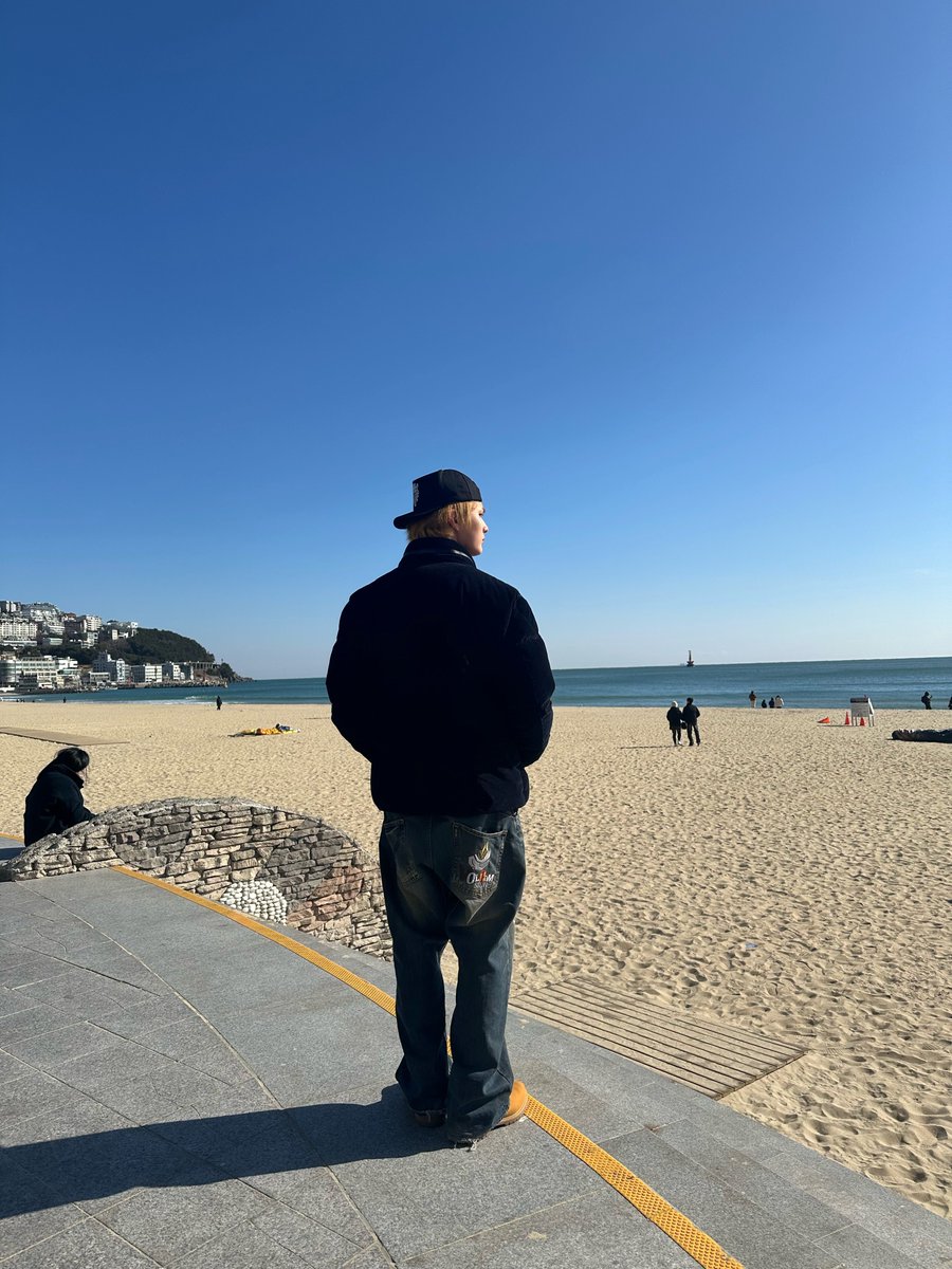 Howlike_TT's tweet image. 전날 버블끝나고 (특 : 오전 01:38) 어머니의 부산 가자는 제안에 콜 하고 당일 오전 9:34에 나타나 부산역이라는 소식을 알린 도하군...
당일치기 중간중간 버블 보내고 집 도착해서도 버블하다가 브이로그 영상편집하러 가셨다네요 ㄷㄷ